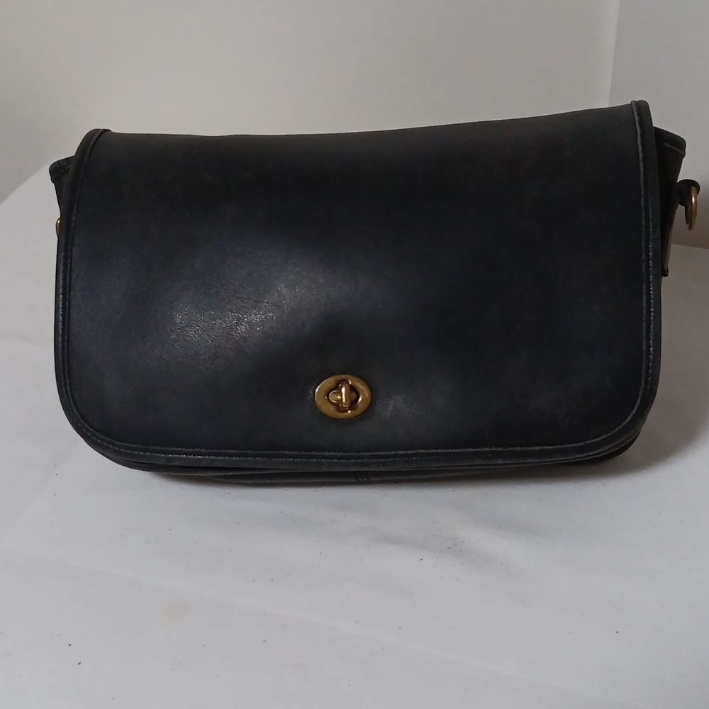 COACH Vintage RIDGEFIELD ORIGINAL Black Shoulder or Crossbody Bag